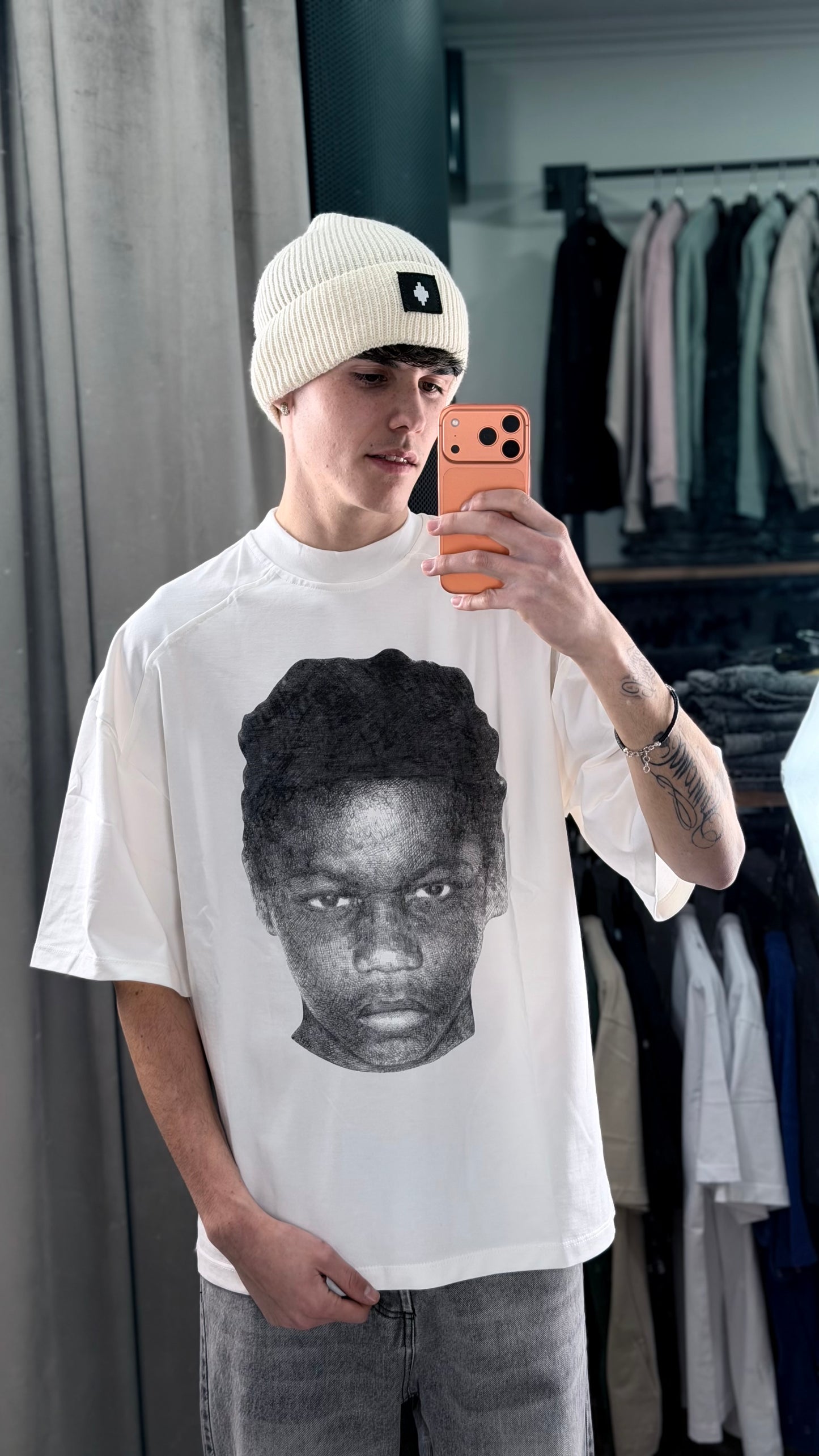 T-SHIRT EYES NEVER LIE