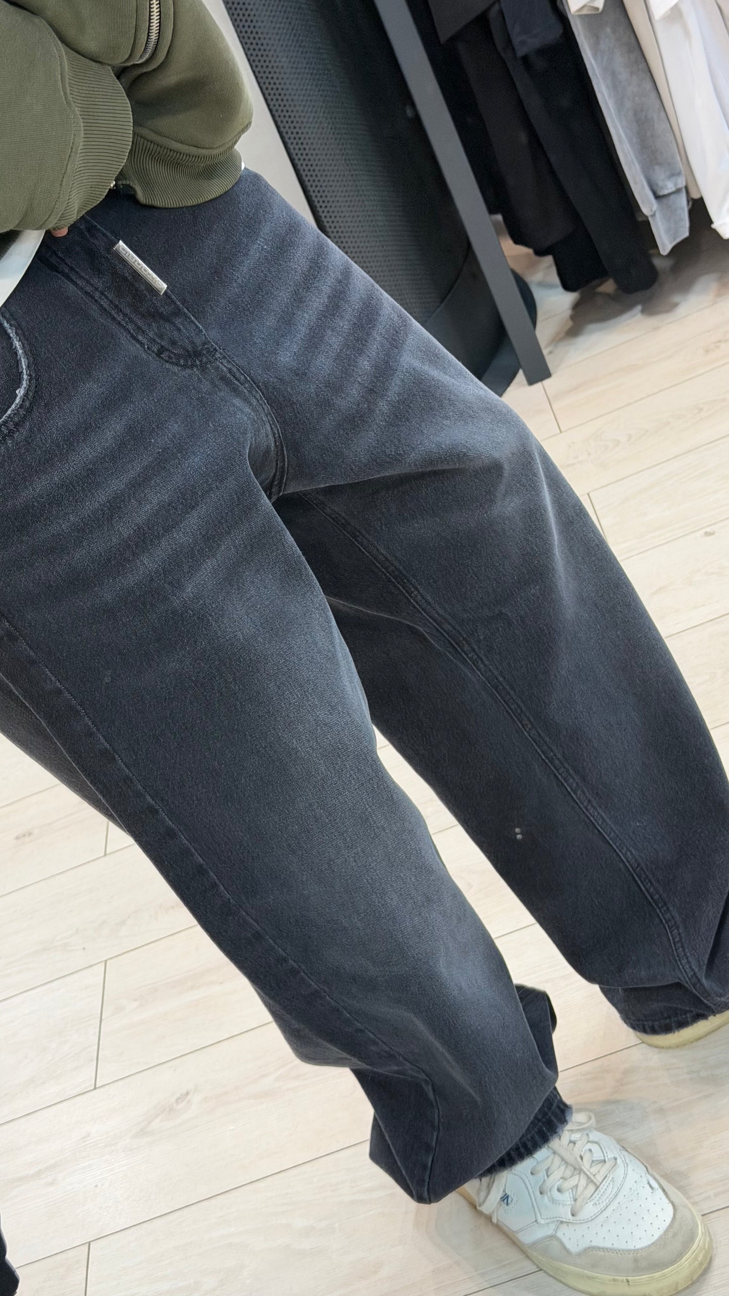 JEANS SUPER BAGGY DARK WASH